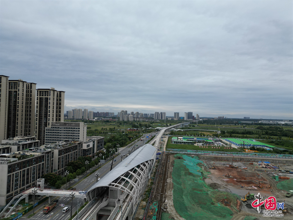 成都轨道交通27号线一期工程高架站即将呈现初容(图2)