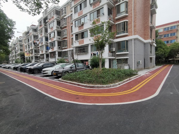 路灯“阴森森”？！步道“味太重”？！沪上小区3000多万修缮工程引发争议(图4)