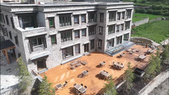 稻城县亚丁村：传统古村落向国际旅游新村的跨越之路(图4)