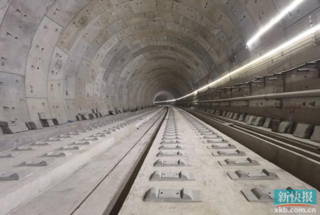 穗莞深城际铁路琶洲支线无砟轨道工程完成(图2)