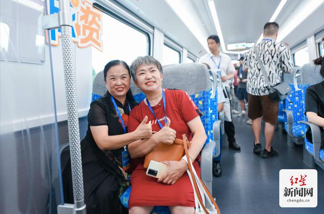 首批市民开启试乘体验轨道交通资阳线即将开通(图4)