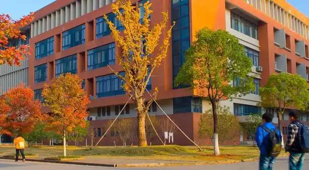拥有83所大学、4大火车站、4大港口被称“中国最牛省会城市”(图3)