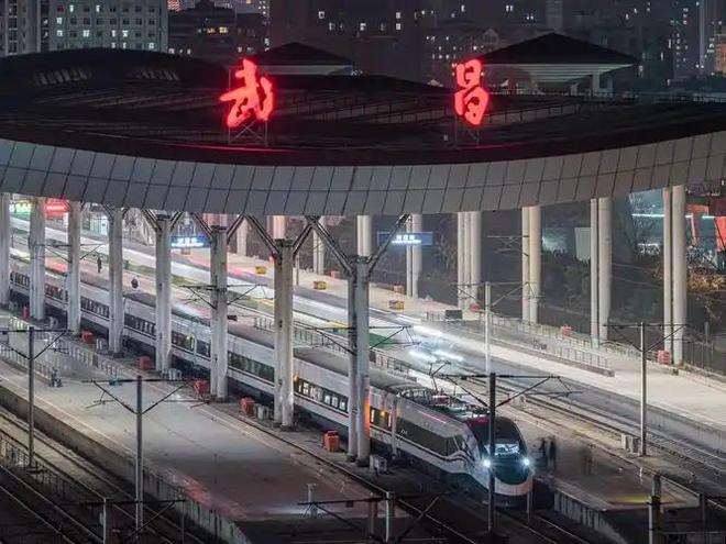 拥有83所大学、4大火车站、4大港口被称“中国最牛省会城市”(图7)