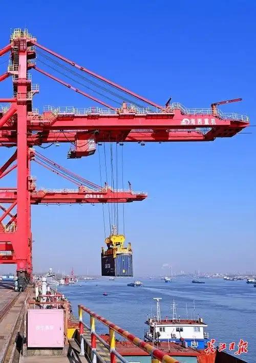 拥有83所大学、4大火车站、4大港口被称“中国最牛省会城市”(图19)