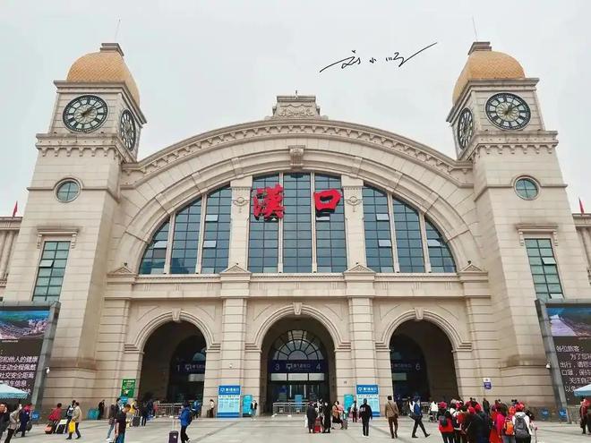 拥有83所大学、4大火车站、4大港口被称“中国最牛省会城市”(图9)