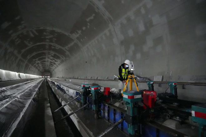 西康高铁全线座隧道贯通西安至安康1小时通勤指日可待(图2)
