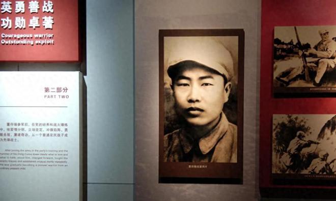 董存瑞炸碉堡牺牲一位开国中将替他照顾家人供他妹妹读大学(图1)