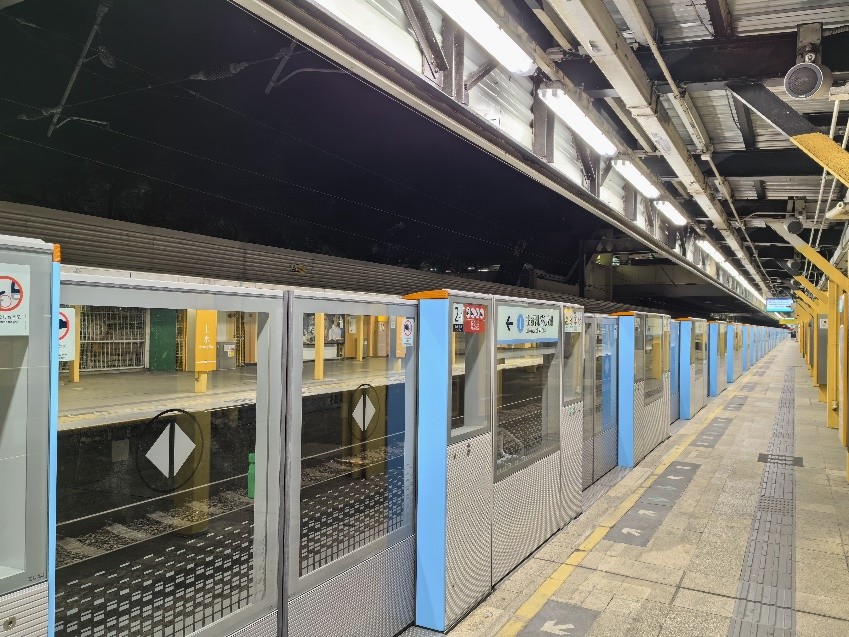 香港东铁线站台门加装项目投入运作方大集团“即装即用”技术打造轨道交通安全标杆(图1)